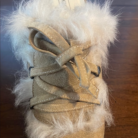 EUC Coach Tan and White Mules with Plush Fur Trim - Picture 4 of 7